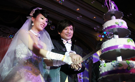 叶世荣婚礼现场婚纱照