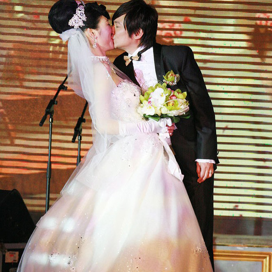 叶世荣婚礼现场婚纱照